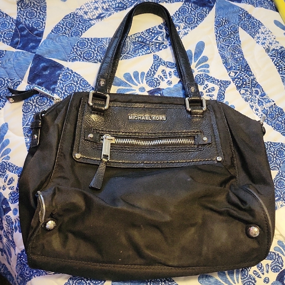 Michael Kors Black Shoulder Bag w/ Silver Hardware. Minimal Call Out. Attractive